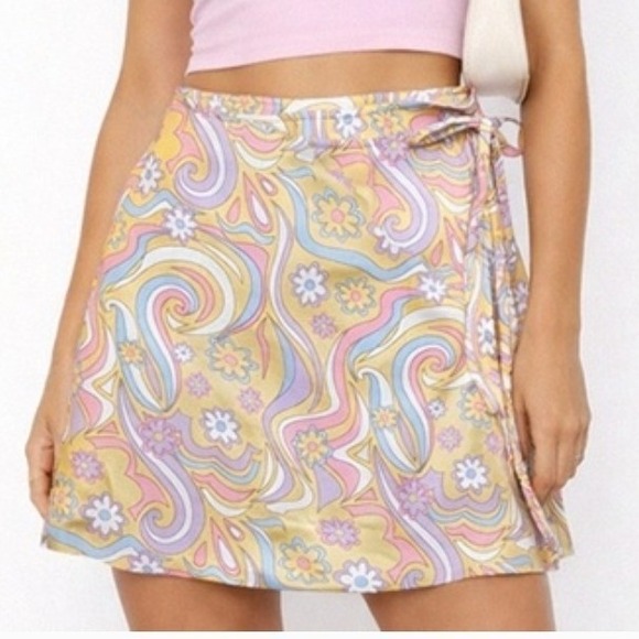 Princess Polly Dresses & Skirts - NWT Princess Polly Retro Swirl Wrap Mini Skirt Multi Floral Psychedelic 2